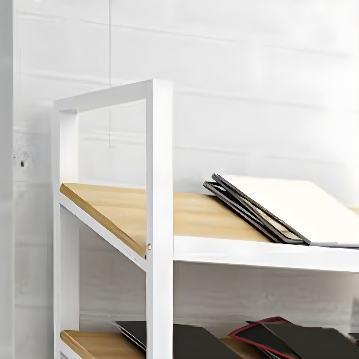 Kệ sách trưng bày đa năng khung sắt hiện đại KTT14